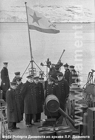 Руководители Северного Флота на борту эсминца «Громкий»